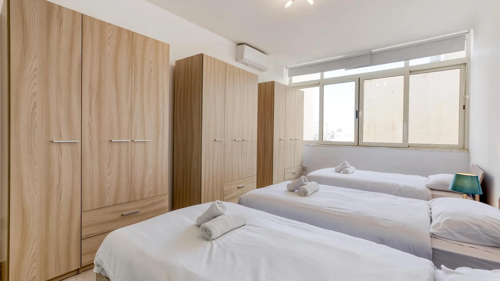 Seafront Sliema Apartment With Balcony & Sea Views By Jl 0*,  Malta