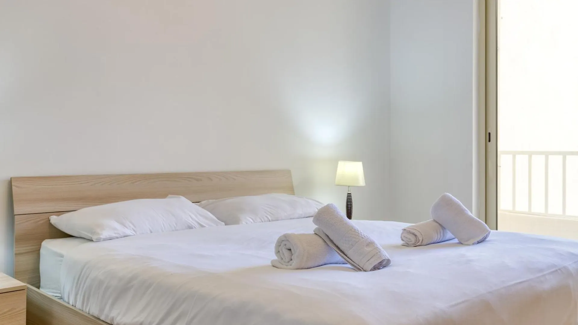 Seafront Sliema Apartment With Balcony & Sea Views By Jl