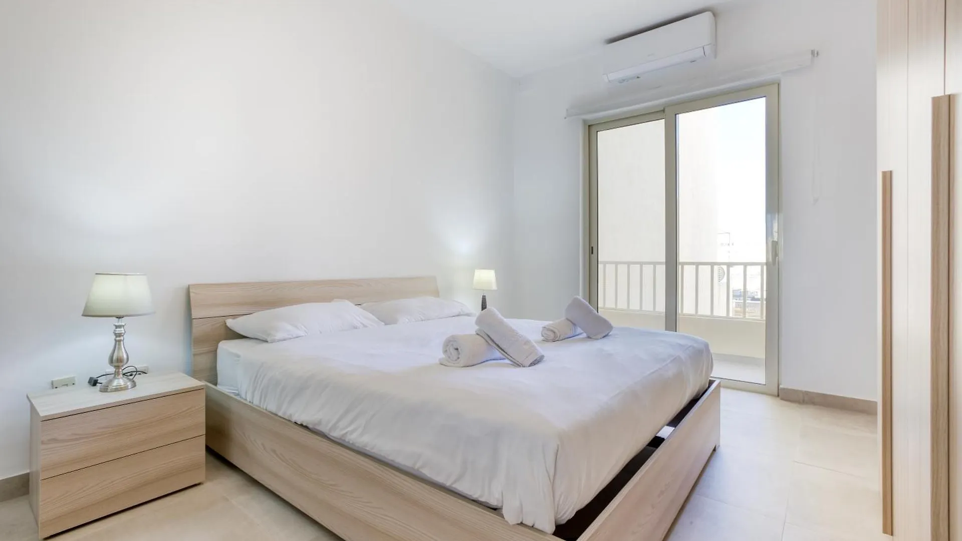 Seafront Sliema Apartment With Balcony & Sea Views By Jl