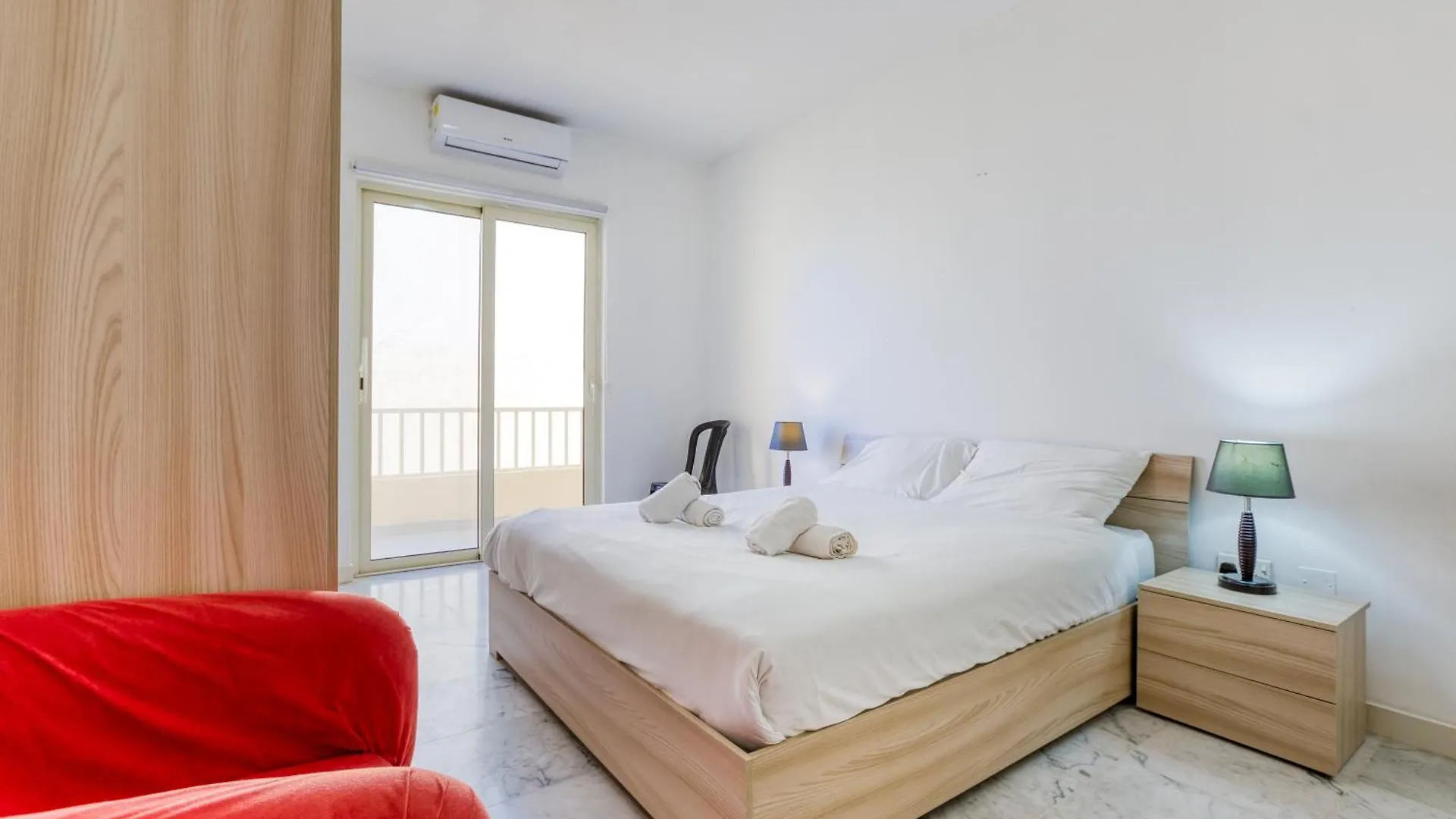 Seafront Sliema Apartment With Balcony & Sea Views By Jl 0*,  Malta
