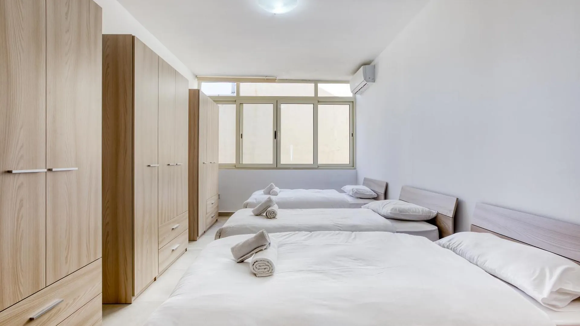 Seafront Sliema Apartment With Balcony & Sea Views By Jl Malta